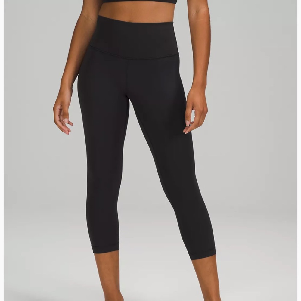 Womens Lululemon Wunder Under Crop - Size 12
